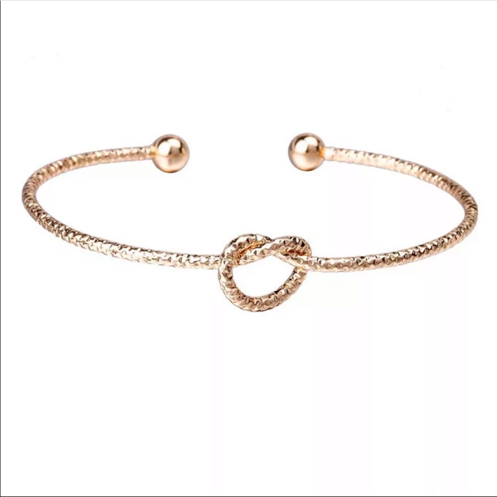 Gold bracelet @jewlsbyyuls